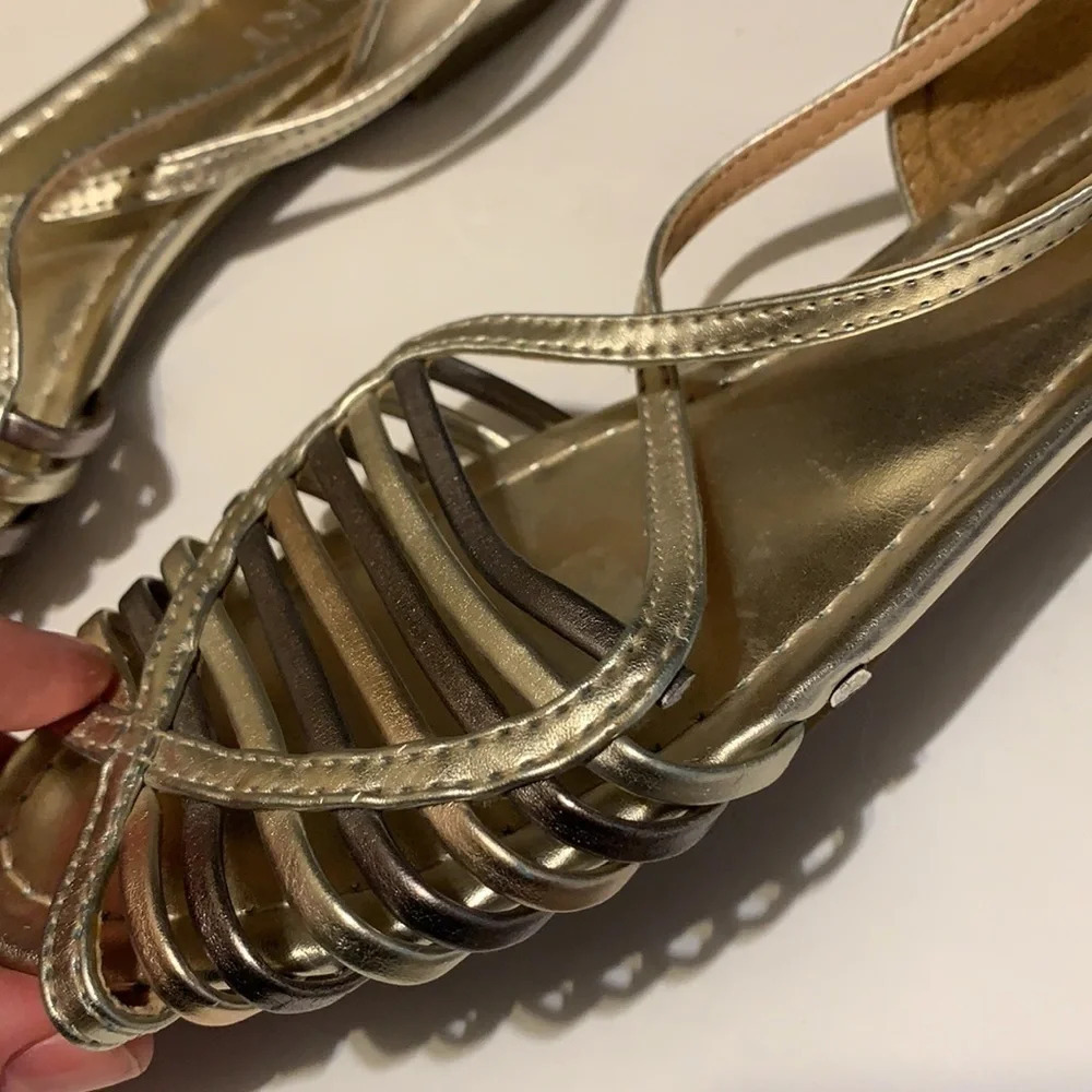 Report Gold Sandal Flats size 7.5 - Picture 4 of 4